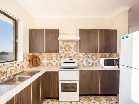 Villa Bianca 10 Opposite The Tanks - e-Seniors 0