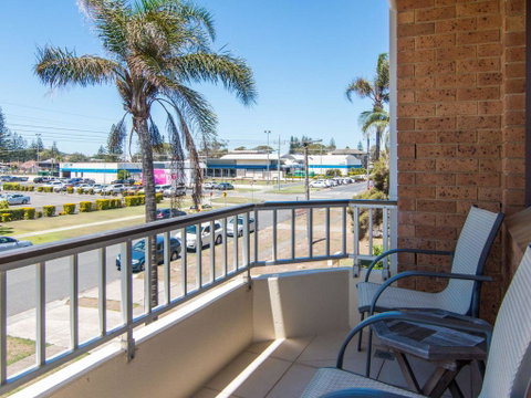 Villa Capri 3, Just A Hop, Skip And Jump To Bowling Club - e-Seniors 3