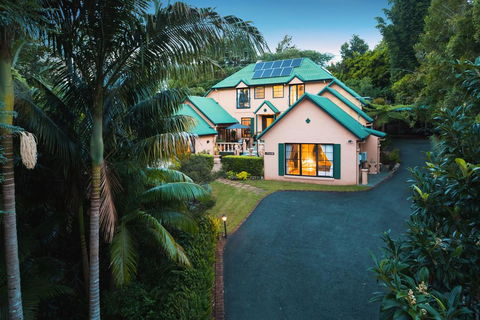 Villa Della Rosa Bed & Breakfast - e-Seniors 0