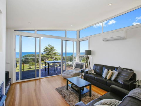 VILLA SARINA - Beautiful Villa In Skenes Creek - e-Seniors 0