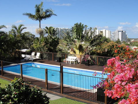 Villa With Views & Pool - e-Seniors 0