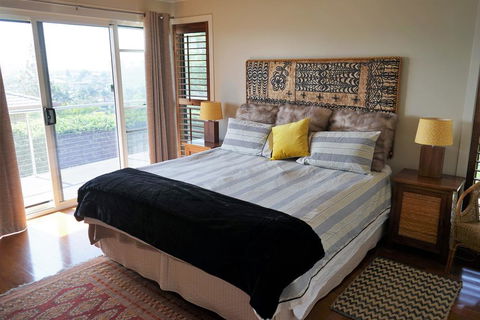 Villa With Views & Pool - e-Seniors 3