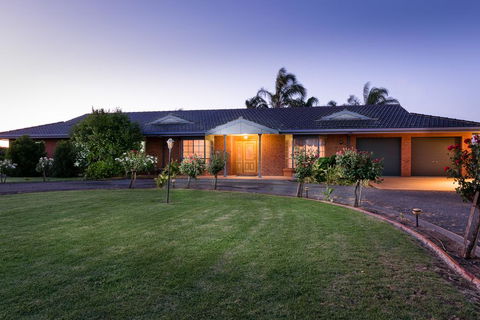 Vineyard Retreat Mildura - e-Seniors 0