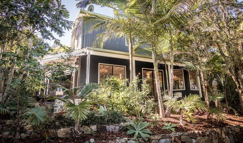 Vintage Inspired Three Bedroom Home- Heated Pool! - e-Seniors 0
