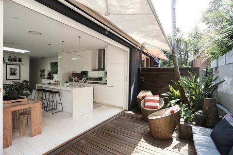 Walk To Beach From This Stylish Bronte Oasis W AC, Wifi And Free Parking - e-Seniors 0