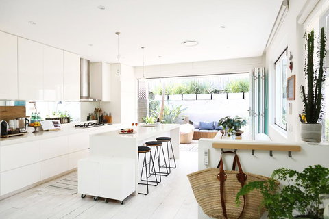 Walk To Beach From This Stylish Bronte Oasis W AC, Wifi And Free Parking - e-Seniors 1
