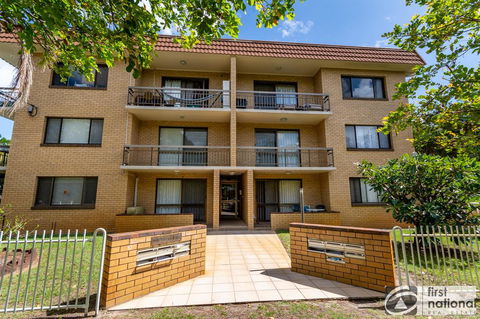 Walk To Surf Beach, Club And Shops - Sands Court Boyd St, Woorim - e-Seniors 0