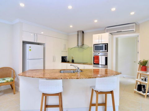 Walk To The Ocean In Five Minutes - e-Seniors 1