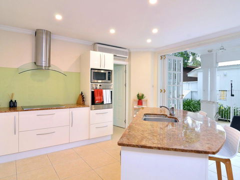 Walk To The Ocean In Five Minutes - e-Seniors 0