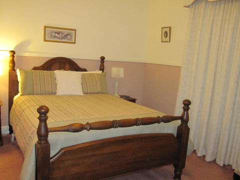 Walton House Bed & Breakfast - e-Seniors 2