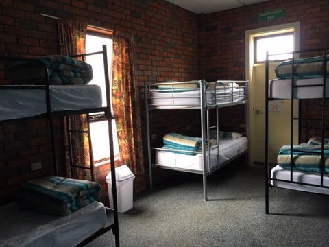 Warrnambool Beach Backpackers - e-Seniors 1