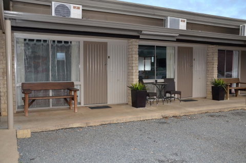 Warwick Motor Inn - e-Seniors 2