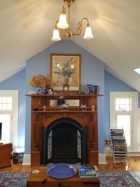 Water Bay Villa Bed & Breakfast - e-Seniors 1