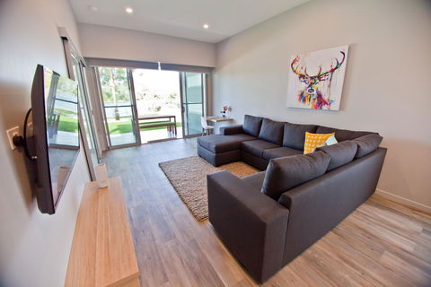 Waterfront Apartments - e-Seniors 0