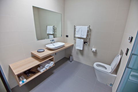 Waterfront Apartments - e-Seniors 2