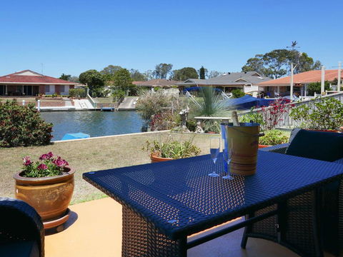 Waterfront Haven With Jetty, Mooring And WiFI - e-Seniors 0