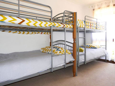 Waterfront Haven With Jetty, Mooring And WiFI - e-Seniors 2