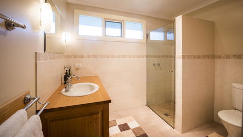 Wattle Grove Homestead Bed & Breakfast - e-Seniors 3