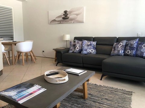 Welcome To The Centre Of Paradise - e-Seniors 3