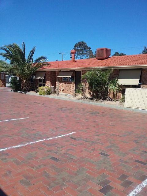 Werribee Park Motor Inn - e-Seniors 1