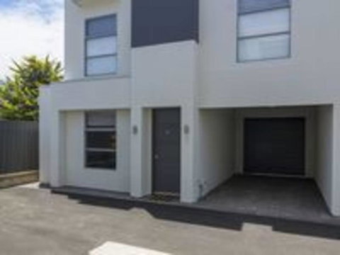 West Croydon Condo - e-Seniors 0