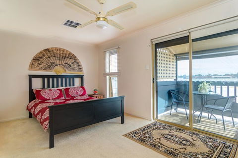 West Lakes Townhouse - e-Seniors 0