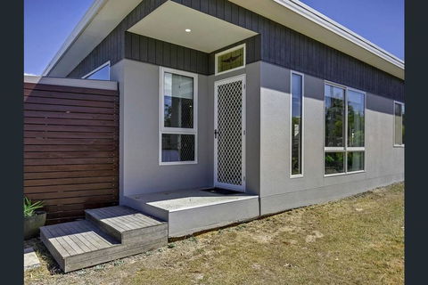 Weston Farm Seaside Stay - e-Seniors 1