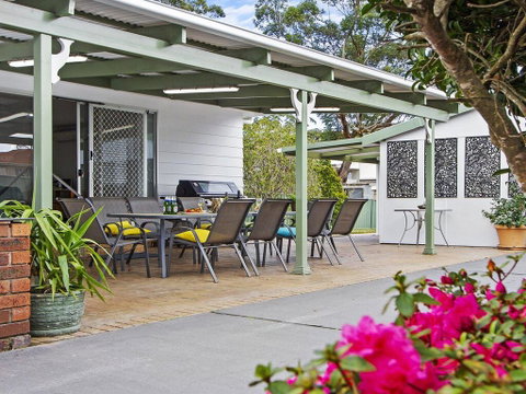 Whispering Waves - Relaxing Beach House - e-Seniors 0