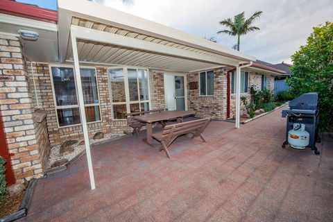 Whitesands Road, Unit 2/12 - e-Seniors 2