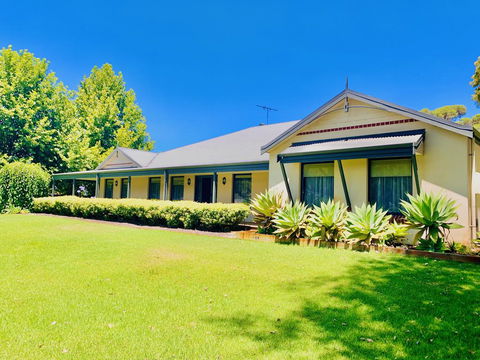 Willow Lodge - e-Seniors 0