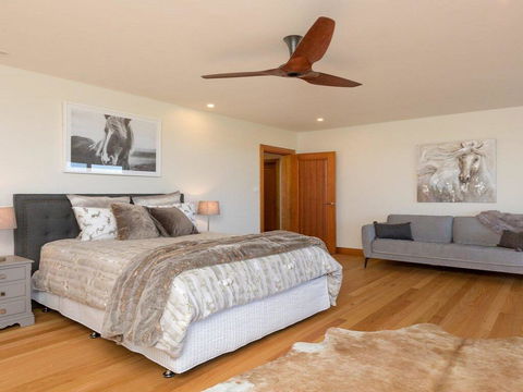 Willowview - Coastal Retreat, Stunning Views - e-Seniors 3