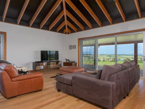 Willowview - Coastal Retreat, Stunning Views - e-Seniors 2