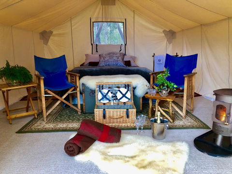 Wingtons Glamping - e-Seniors 0