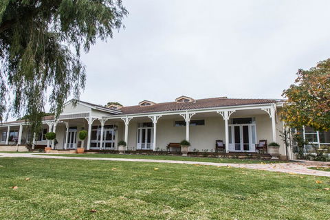 Winniston Lodge Luxury Accommodation - e-Seniors 0
