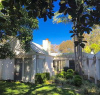 Wisteria Cottage on the Lagoon/Beach - e-Seniors