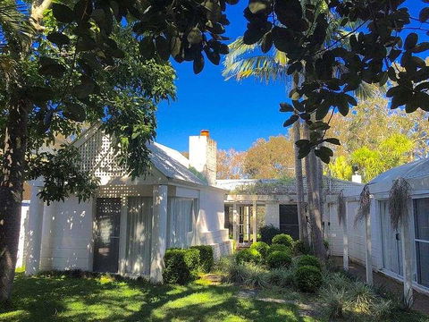 Wisteria Cottage On The Lagoon/Beach - e-Seniors 0