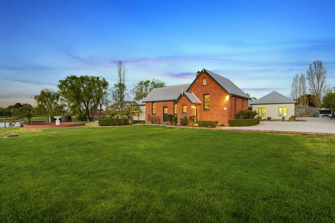 Woodend Old School House - e-Seniors 0