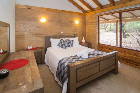 Woodstone Grass Tree Cottage - e-Seniors 2