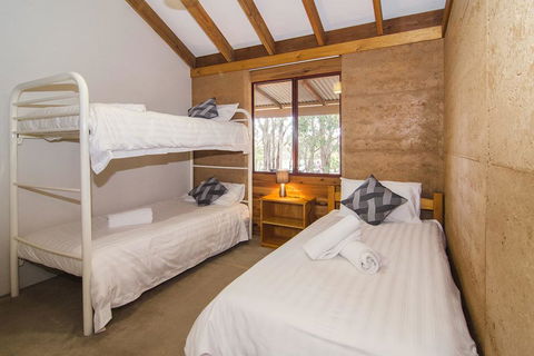 Woodstone Grass Tree Cottage - e-Seniors 3