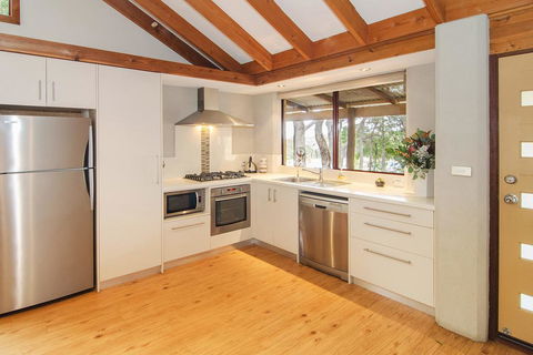 Woodstone Grass Tree Cottage - e-Seniors 1