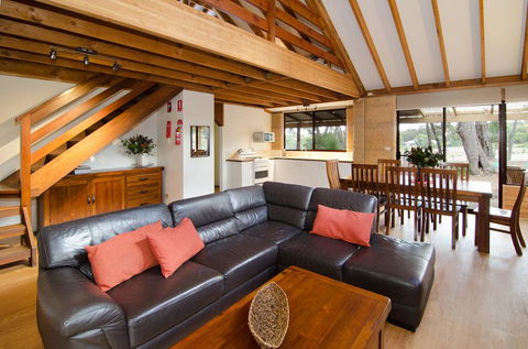Woodstone Kookaburra Cottage - e-Seniors 1