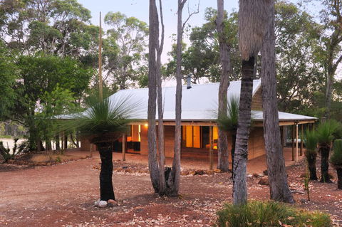 Woodstone Possum Cottage - e-Seniors 0