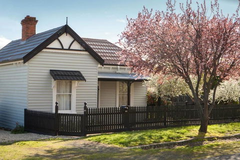 Wormwood House - e-Seniors 0