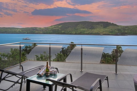 Yacht Club Villa 33 - Serenity - 4 Bedroom 4 Bathroom House Ocean Views 2 Buggies - e-Seniors 3