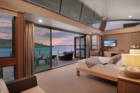 Yacht Club Villa 33 - Serenity - 4 Bedroom 4 Bathroom House Ocean Views 2 Buggies - e-Seniors 0