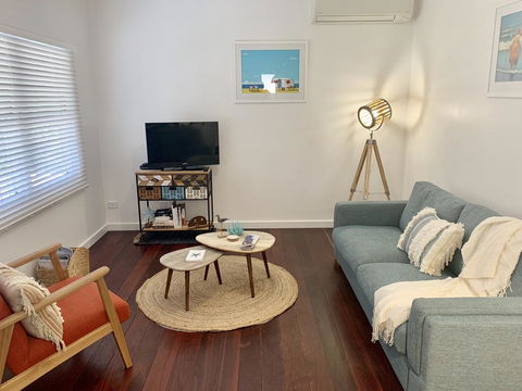 Yaringa Cottage...by The Sea - e-Seniors 3