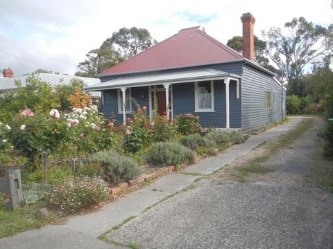 Yarram Cottage: Art And Accommodation - e-Seniors 1