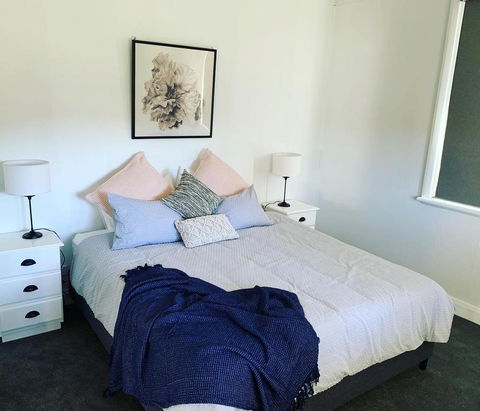 Yellow Door House Adelong - e-Seniors 2