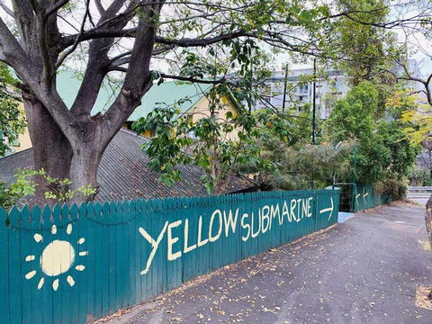 Yellow Submarine Backpackers - e-Seniors 0