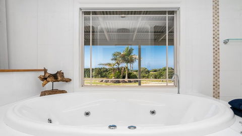 Your Luxury Escape - Byron Sunset Breeze - e-Seniors 0